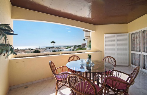 Gale Apartment | Holiday Apartment "Palmeira Galé" with Sea View, Wi-Fi, Balcony & Shared Pool