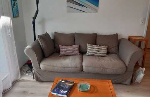Arradon Apartment | Holiday Apartment "Petit Nid Douillet À Arradon" with Private Terrace & Wi-Fi