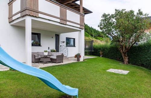 Leogang Apartment | Holiday Apartment "Pfeffer" with Mountain View and Wi-Fi