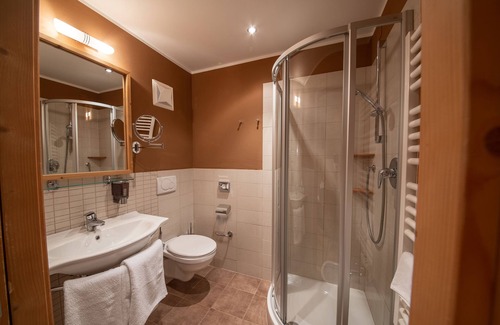 Santa Valburga Apartment | Holiday Apartment 'Pöder Blaue Schneid' with Mountain View, Balcony, Shared Garden & Wi-Fi
