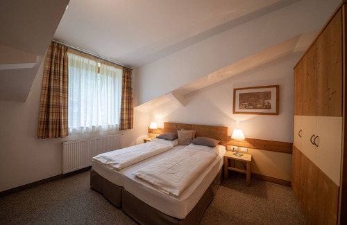 Santa Valburga Apartment | Holiday Apartment 'Pöder Karspitz' with Mountain View, Balcony, Shared Garden & Wi-Fi