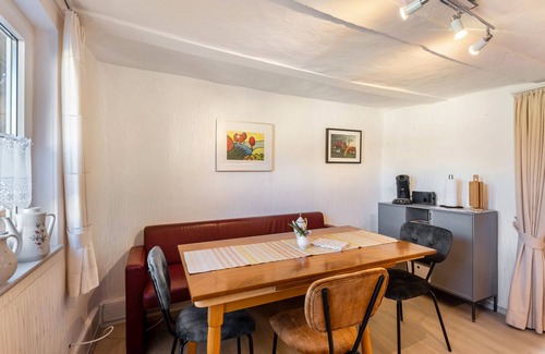 Jesberg Apartment | Holiday Apartment 'Prinzessinengarten' with Private Terrace, Private Garden and Wi-Fi
