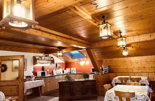 Castelrotto Apartment | Holiday Apartment 'Residenz Zirmer Wohnung Sonne' with Mountain View, Shared Garden and Wi-Fi
