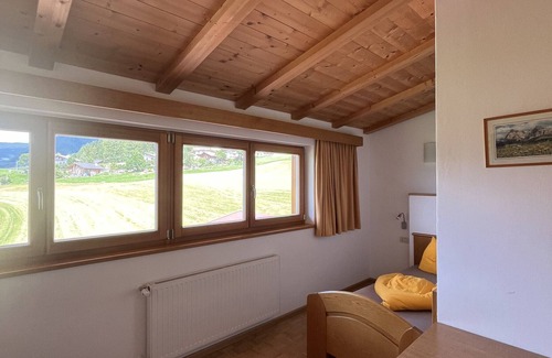 Castelrotto Apartment | Holiday Apartment 'Residenz Zirmer Wohnung Luft' with Mountain View, Shared Garden and Wi-Fi