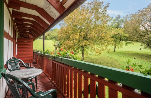 Owingen Apartment | Holiday Apartment "Risthof 4" Balcony, Shared Garden, Sauna and Playground