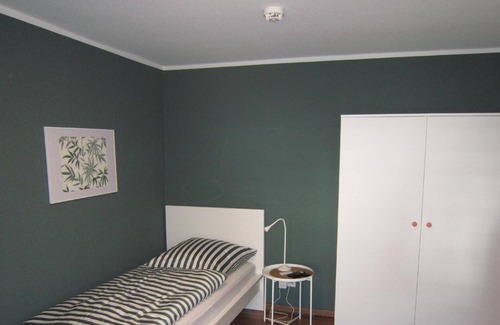 Gartenstadt-Stadtweide Apartment | Holiday apartment Rostock for 1 person with 1 bedroom - Holiday apartment in one or multi-family hou