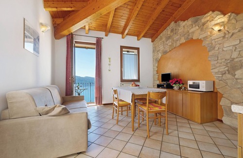 Oldesio Apartment | Holiday Apartment 'Rustico Spagnol 2' with Lake View, Pool & Wi-Fi