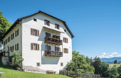 Collalbo Apartment | Holiday Apartment 'Sallrain Hof 2' with Mountain View & Balcony