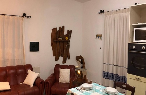 Budoni Apartment | Holiday Apartment 'Sadomo De Rosa' close to Beach with Terrace & Shared Garden