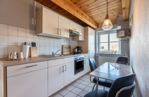 Schobull Apartment | Holiday Apartment "Schipp Landen Johanna" with Shared Garden & Wi-Fi