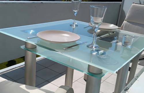Staad Apartment | Holiday Apartment 'Seeblick-Konstanz' with Lake View, Private Garden and Wi-Fi