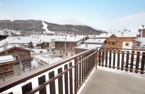 Livigno Apartment | Holiday Apartment "Vacanze Matteo" with Mountain View, Balcony & Wi-Fi
