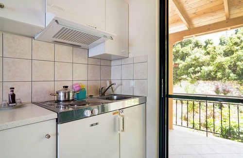 Mikros Gialos Apartment | Holiday Apartment "Vardia studio A" with Sea View, Wi-Fi & Balcony