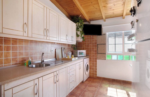 Los Gavilanes Apartment | Holiday Apartment "Verode" with Sea View, Shared Terrace & Wi-Fi