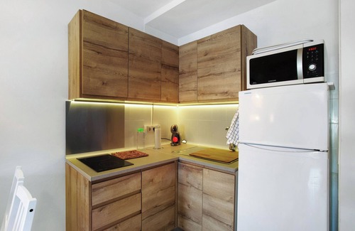 Taurito Apartment | Holiday Apartment 'Views Of Sunsets' with Sea View, Shared Pool and Wi-Fi