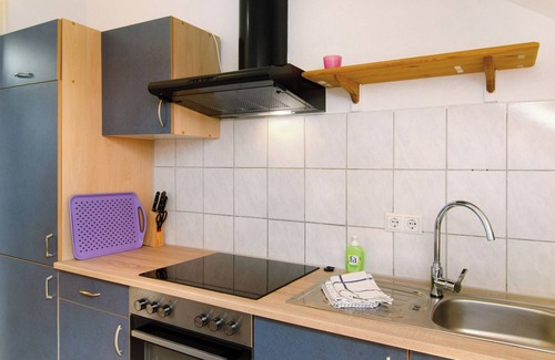Esens Apartment | Holiday Apartment "Villa Fokken Steuermannsquartier" with Shared Garden & Wi-Fi