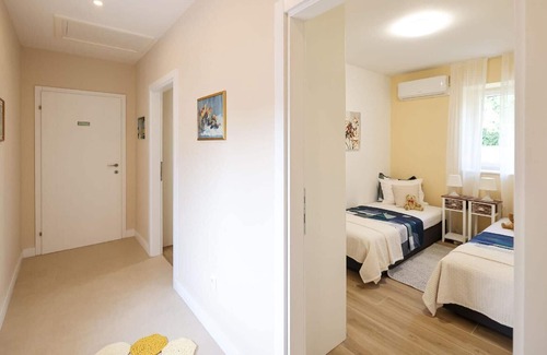 Poljica Apartment | Holiday apartment Vrsi for 1 - 7 persons with 3 bedrooms - Twin house