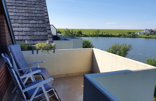 Norderhafen Apartment | Holiday Apartment 'Watt'n Utsicht' with Sea View, Balcony and Wi-Fi