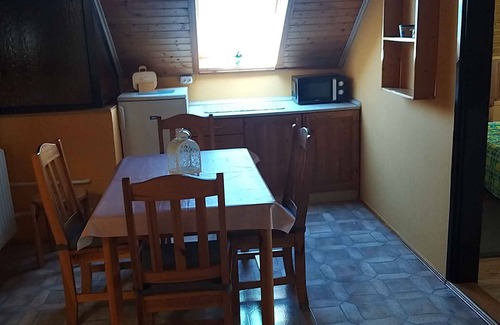Gyenesdias Apartment | Holiday apartment with large garden