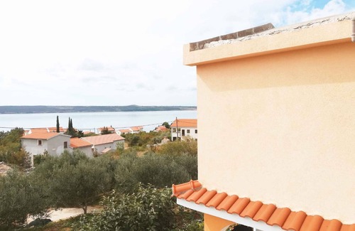 Rovanjska Apartment | Holiday apartment with grill and large covered terrace