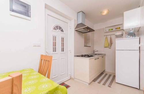 Klimno Apartment | Holiday apartment with air conditioning and sea view