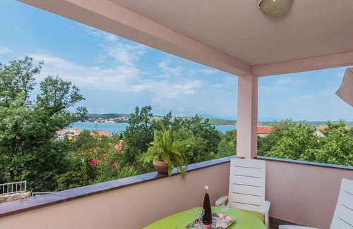 Klimno Apartment | Holiday apartment with air conditioning and sea view