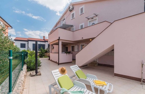 Klimno Apartment | Holiday apartment with air conditioning and sea view