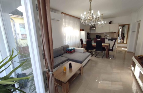 Fonyod Apartment | Holiday apartment with a panoramic view of the lake, near the water