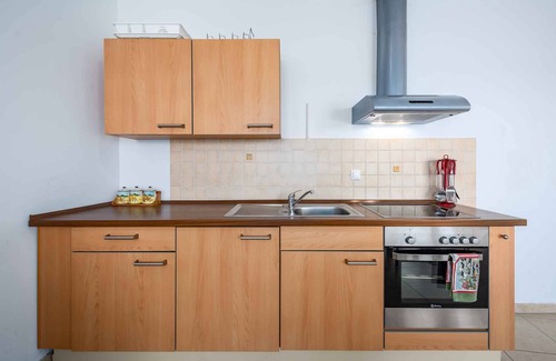 Monterol Apartment | Holiday apartment with air conditioning and barbecue