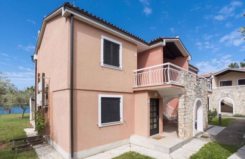 Monterol Apartment | Holiday apartment with an outdoor pool in resort
