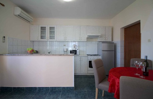 Porec Apartment | Holiday apartment with balcony, air conditioning and wifi