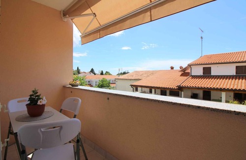 Porec Apartment | Holiday apartment with balcony, air conditioning and wifi