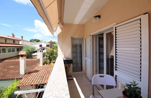 Porec Apartment | Holiday apartment with balcony, air conditioning and wifi