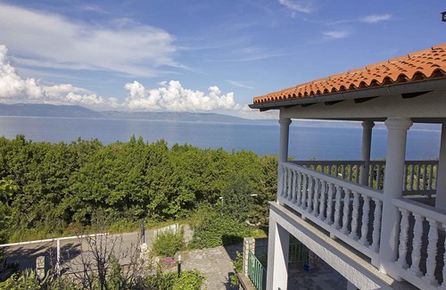 Ravni Apartment | Holiday apartment with balcony and beautiful sea view