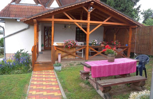 Belatelep Apartment | Holiday apartment with children's playground and pool