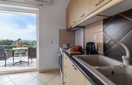 Tsoukaladhes Apartment | Holiday Apartment with Sea View 'Α' with Pool, Garden, Terrace & Wi-Fi