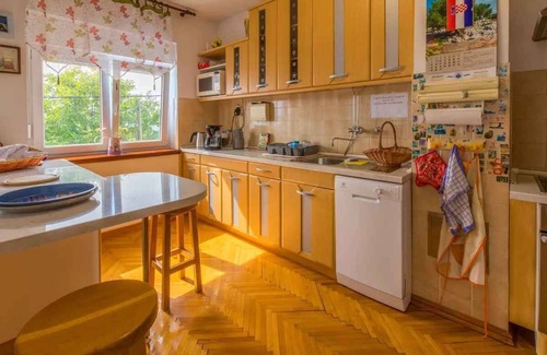 Klanfari Apartment | Holiday apartment with balcony and air conditioning