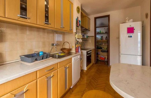 Klanfari Apartment | Holiday apartment with balcony and air conditioning