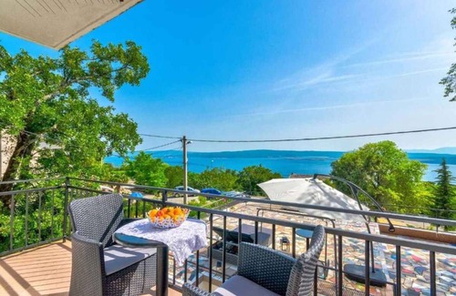 Klanfari Apartment | Holiday apartment with jacuzzi and sea view