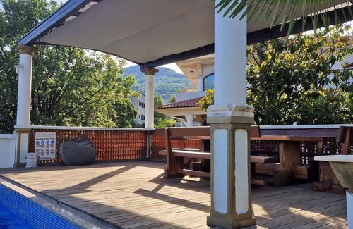 Mihotici Apartment | Holiday apartment with air conditioning and pool