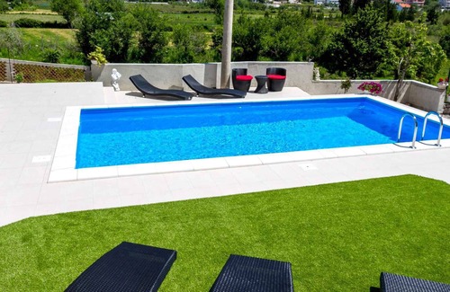 Suha Punta Apartment | Holiday apartment with Pool and Internet