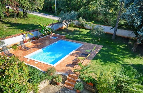 Valica Apartment | Holiday apartment with pool, two bedrooms, courtyard, barbecue