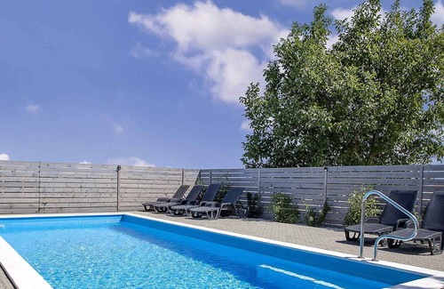 Buk Apartment | Holiday apartment with pool, air conditioning and Internet