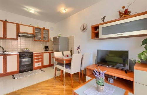Valdebek Apartment | Holiday apartment with private balcony for 3 people