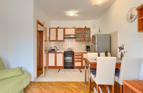 Valdebek Apartment | Holiday apartment with private balcony for 3 people