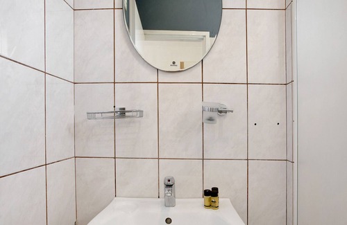 Alikanas Apartment | Holiday Apartment 'Zantegarden Apartment 7' with Shared Pool & Wi-Fi