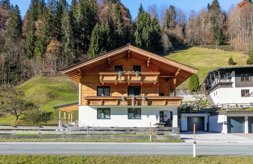 Gruberberg Apartment | Holiday apartment with a balcony in Hopfgarten