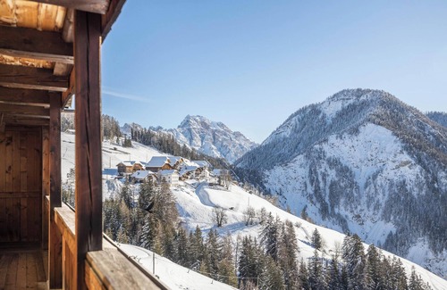 Giogo Piccolo Apartment | Holiday at Farmyard Rosshof - Attic Apartment Mansardato with Wi-Fi and Balcony