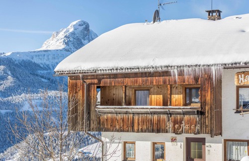 Giogo Piccolo Apartment | Holiday at Farmyard Rosshof - Attic Apartment Mansardato with Wi-Fi and Balcony