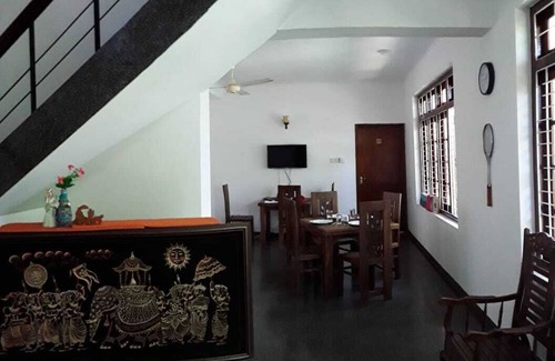 Kandy House | Holiday Bungalow with Garden space